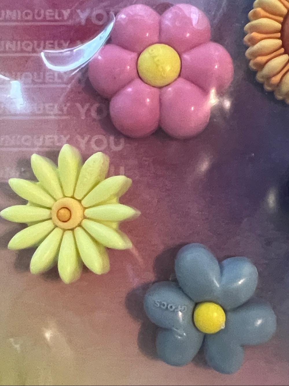 Crocs Flower Charms - Picture 3 of 4